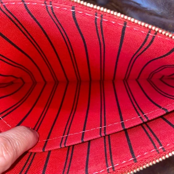 Lv Limited edition Wrislet - Picture 13 of 15